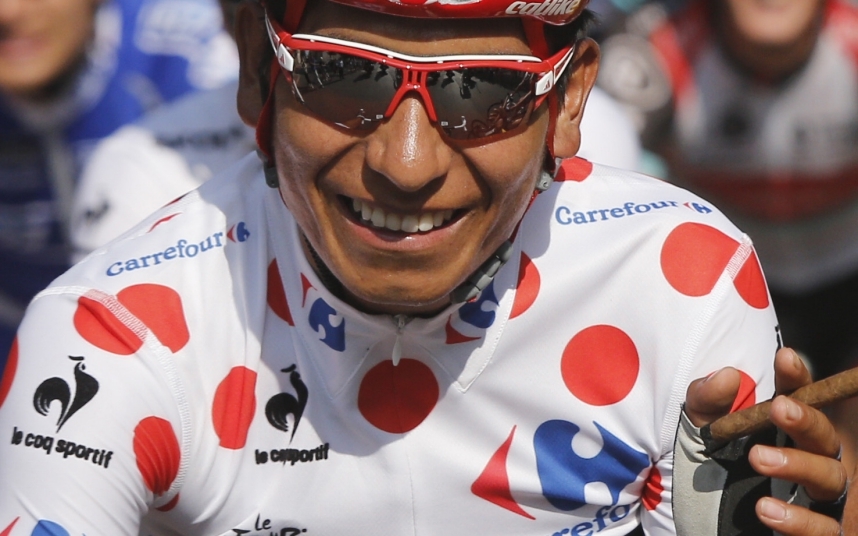 Nairo Quintana portando el bien merecido maillot de puntos en el Tour de Francia de 2013, y de paso el puro también.