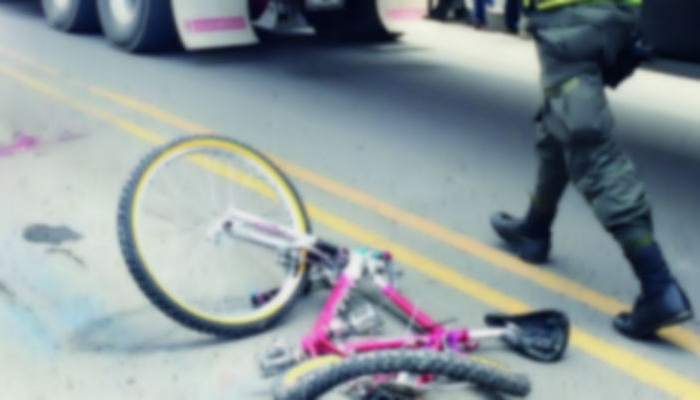  Un ciclista que transitaba sobre la ciclovía del Paseo de la Reforma, a la altura de la calle Amberes, arrolló y mató a un hombre de 65 años de edad que trababa de cruzar la calle